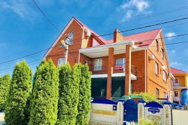 Гостевой дом 180 м² + жилой дом 570 м²