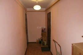 Недвижимость Квартиры / 1-к квартира, 30 м², 1/3 эт.