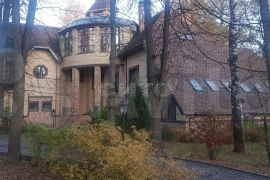 Коттедж 800 м² на участке 76,7 сот.