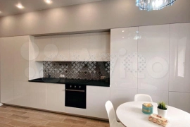 3-к. квартира, 80 м², 1/2 эт.